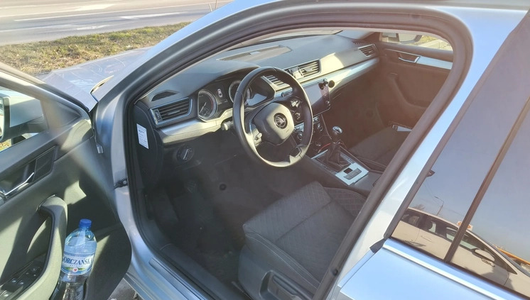 Skoda Superb cena 82500 przebieg: 155000, rok produkcji 2020 z Radzymin małe 16
